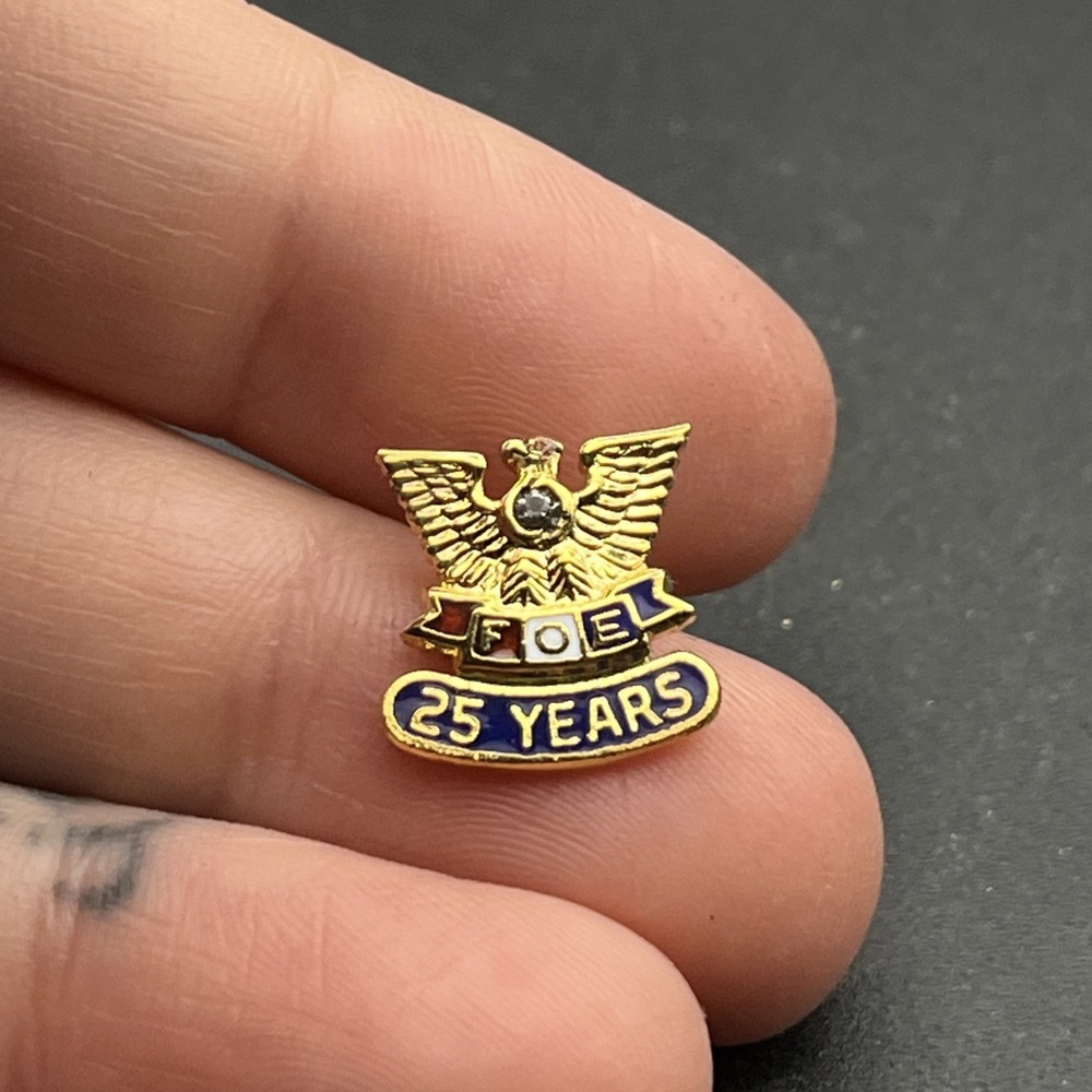 FOE Fraternal Order Of Eagles 25 Years Lapel Hat Pin